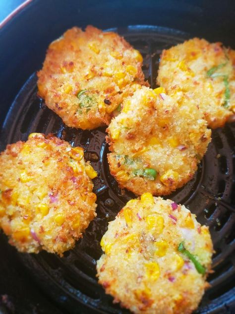 Air Fryer Potato & Sweet Corn Fritters / Vegan Air Fryer Potato Fritters. Air Fried Corn Fritters, Corn Recipes Air Fryer, Airfryer Fritters, Potato Fritters Air Fryer, Air Fryer Patties, Air Fryer Corn Fritters, Sweet Potato Fritters Air Fryer, Potato Corn Fritters, Air Fryer Chicken Fritters