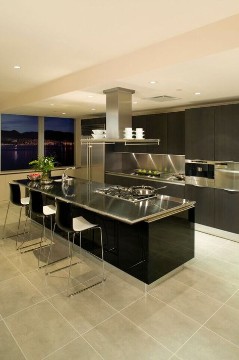 Modern Kitchen Island Design, Dapur Rustic, Island With Stove, Kitchen Island With Stove, Ultra Modern Kitchen, Unique Kitchen Design, Modern Kitchen Island, Black Kitchen Cabinets, Contemporary Kitchen Design