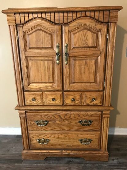 We love furniture upcycles and this is one of the best painted furniture makeover ideas. This Farmhouse cabinet transformation is truly one of a kind. Perfect for decorating your kitchen or living room. Farmhouse Hutch Makeover, Farmhouse Armoire, Cabinet Update, Vintage China Cabinets, Farmhouse Cabinet, Painted China Cabinets, Chalk Paint Makeover, Armoire Cabinet, Black Cherry Wood