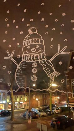 Xmas Window Drawing Ideas, Window Christmas Art Ideas, Window Christmas Decor Ideas Drawing, Snowman Window Decoration, Draw Window Christmas, Window Christmas Drawing Ideas, Winter Window Drawing Ideas, Christmas Window Display Drawing, Christmas Drawings On Windows