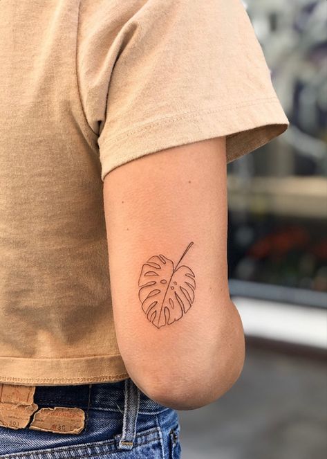 Minimal Monstera Tattoo, Plant Tiny Tattoo, Plant Line Art Tattoo, Hawaii Related Tattoos, Tattoo Ideas Cactus, Dainty Monstera Tattoo, Friend Plant Tattoos, Tattoo For Plant Lovers, Montesera Plant Tattoo