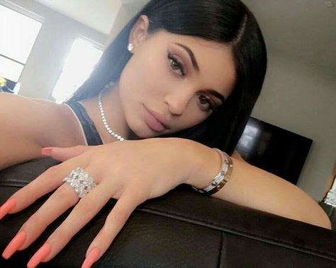 @sandramarkas1 Kylie Jenner Engagement Ring, Kylie Jenner Jewelry, Kendall Ve Kylie, Kylie Jenner Fans, Kylie Collection, Save Photos, Kylie Jenner Nails, Kloe Kardashian, Kylie J