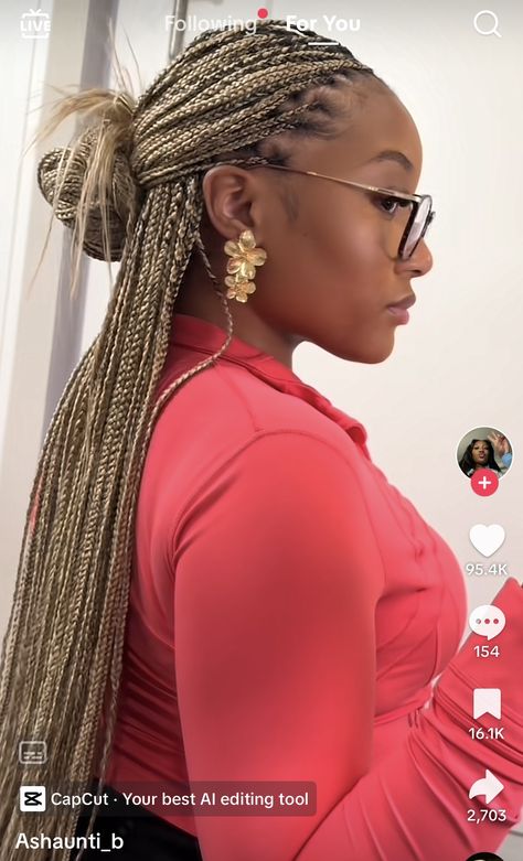 Hombre Braids Black Women, Amber Knotless Braids, Honey Blonde Hair Box Braids, Blond Goddess Braids Black Women, Black Women With Blonde Braids, Blonde Boho Knotless Braids Black Women, Sengalese Twists Honey Blonde, Knotless Box Braid Color Ideas, Hair Tinsel Box Braids