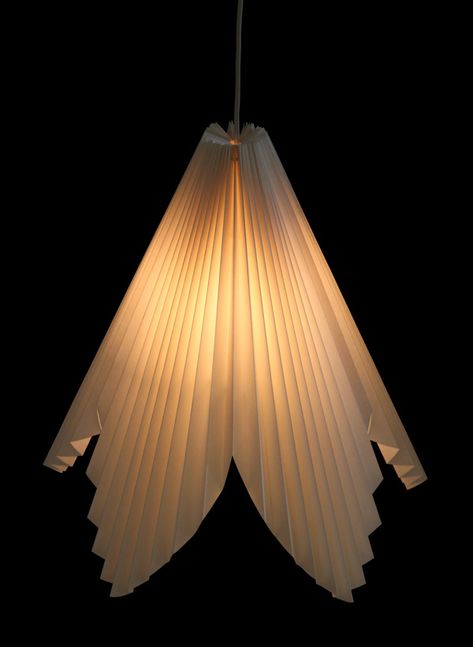 Origami Light, Wall Lamps Diy, Paper Lamps, Hang Lamp, Origami Shapes, Kids Puzzles, Origami Lamp, Origami Patterns, Glitter Houses