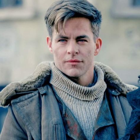 Diana ⎊ on Twitter: "Wonder Woman and Steve Trevor… " Chris Pine Haircut, Chris Pine Hair, Steve Trevor, Undercut Men, Braided Bangs, Funky Hairstyles, Chris Pine