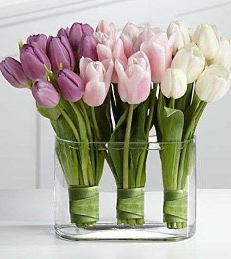 Tulpen Arrangements, Modern Table Centerpieces, Silk Flower Centerpieces, Tulip Decor, Tulips Arrangement, Spring Flower Arrangements, Shabby Chic Flowers, Succulent Centerpieces, Home Floral Arrangements