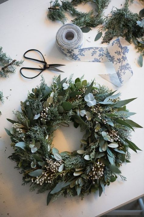 Christmas Advent Wreath, Xmas Deco, Christmas Interiors, Christmas Feeling, Xmas Wreaths, Christmas Inspo, Deco Floral, Christmas Mood, Christmas Wreaths Diy