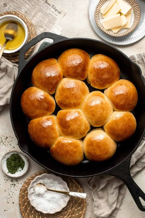 Skillet Dinner Rolls - Ahead of Thyme Easy Bread Recipes Cast Iron, Skillet Rolls Cast Iron, Cast Iron Skillet Rolls, Dutch Oven Rolls Recipes, Cast Iron Dinner Rolls, Cast Iron Rolls, Skillet Dinner Rolls, Quick No Knead Bread, Thanksgiving Bread Recipes