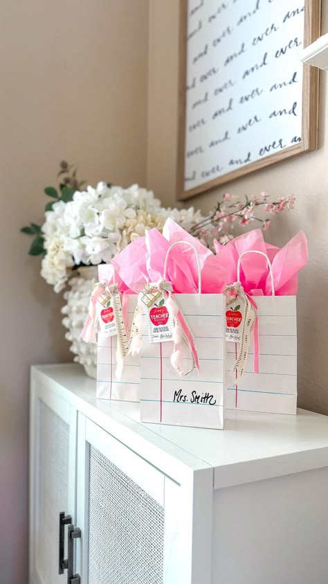 Kristen Sellentin | Easy End of year Teacher Gift Idea ✏️ Simply fill this cute pencil ✏️ gift box with a gift card and some summer essentials. Printable… | Instagram Student Teaching Gifts For Teacher, Fall Gift Ideas For Teachers, Teacher Gift Ideas Beginning Of The Year, Gift Idea For Teacher End Of Year, Summer School Teacher Gift Ideas, Just Because Teacher Gifts, Preschool Teacher Gifts First Day, Gift Ideas For Principals, Gift For Teacher End Of Year