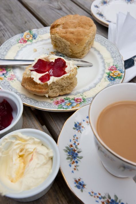 DEVON is the true home of the cream tea and not Cornwall according to a study of online reviews. Researchers looked at hundreds of posts and the results will reignite a decades-long rivalry between the two counties. It turns out Devon has 450 highly-rated places for the West Country treat — just beating Cornwall which […] Cornish Cream Tea, True Homes, Cream Tea, West Country, Online Reviews, The Cream, Family Farm, To Study, Cornwall