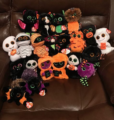 Spooky Plushies, Halloween Beanie Boos, Blade Core, Halloween Beanie, Ty Stuffed Animals, Ty Plush, Halloween Coustumes, Halloween Wishes, Bear Halloween