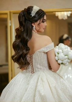 Different Wedding Styles, Arabic Hairstyles, Bride Makeup Ideas, Arab Bride, Afghan Wedding Dress, Bridal Hair Down, Engagement Hairstyles, Bridal Gowns Vintage, Hairdo Wedding