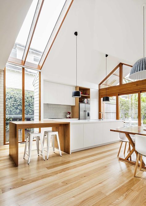 Modern house extension to a traditional house located in Melbourne, Australia, designed in 2016 by Sheri Haby Architects. Modern House Design Interior, Wood Countertops Kitchen, Weatherboard House, Gable House, Kitchen And Dining Area, Best Modern House Design, Casa Country, Farmhouse Kitchen Cabinets, Kitchen And Dining Room