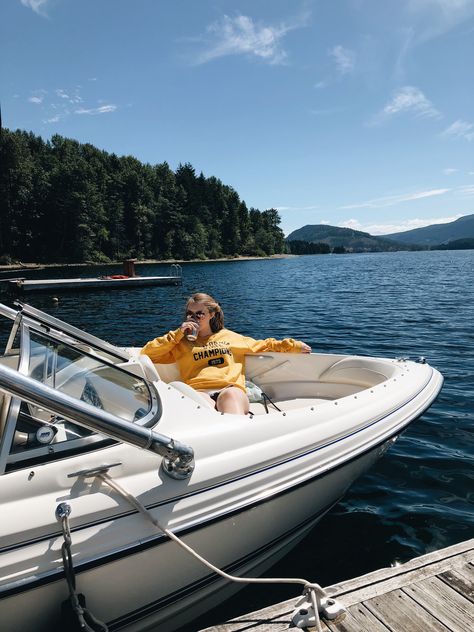 Cottage Instagram Picture Ideas, Boat Vibes, Lake Instagram Pictures, Boat Pictures With Friends, Summer Vibes Adventure, Lake Vibes, River Rat, Life Goals Pictures, Yacht Builders