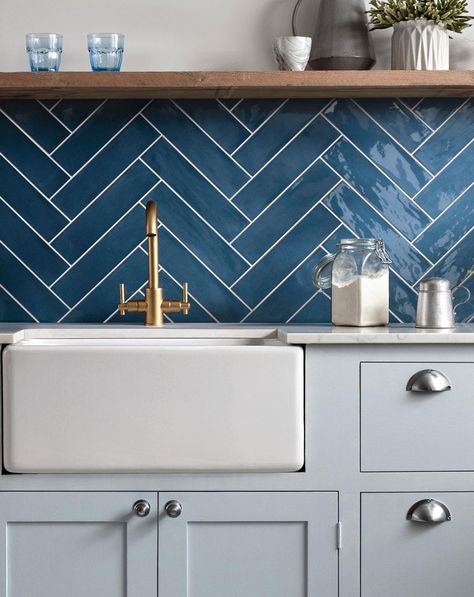 Love a metro or subway tile? Turn the design classic on its head and create a stylish herringbone pattern across your kitchen splashback. Click for more amazing kitchen tile ideas #homedecor Image: Gemini Tiles Modern Kitchen Wall Tiles, Tiles Herringbone, Kitchen Wall Tiles Design, Modern Kitchen Tiles, Patterned Kitchen Tiles, Kitchen Splashback Tiles, Tiles Ideas, Kitchen Backsplash Designs, Wall Kitchen