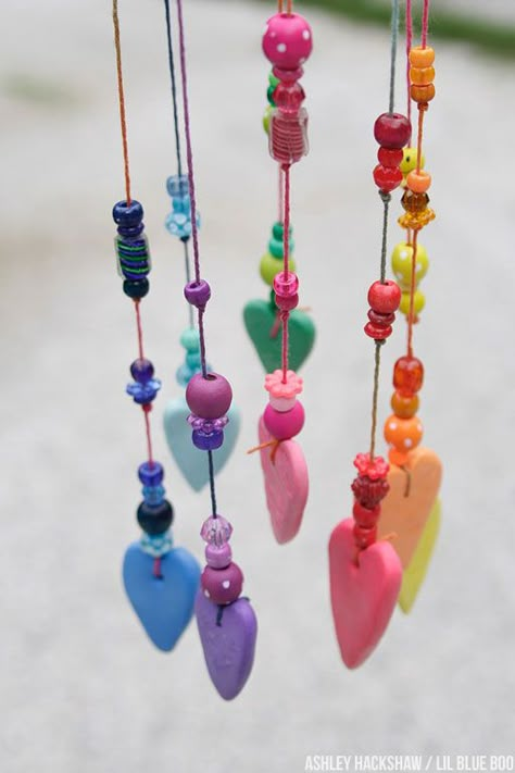 Simple Wind Chimes Diy, Crayola Model Magic Ideas, Model Magic Ideas, Crayola Model Magic, Clay Art For Kids, Carillons Diy, Whimsical Garden Art, Heart Wall Hanging, Rainbow Wall Decor