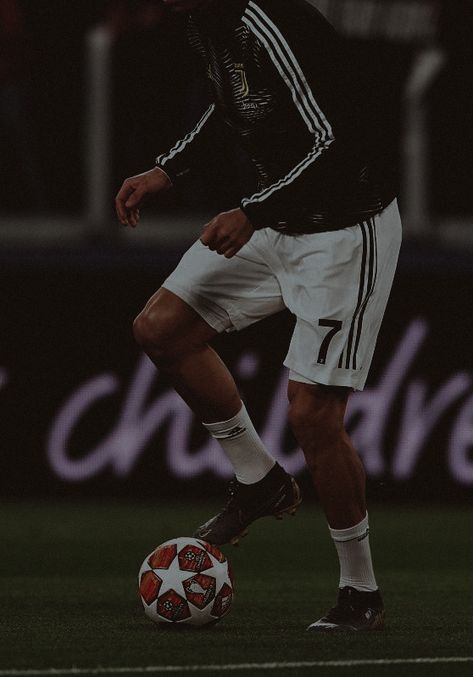 Athlete Aesthetic Male, Savage Rivals, Soccer Aesthetic, Soccer Poses, Cristiano Jr, Athletic Aesthetic, Football Or Soccer, Football Images, Professional Soccer