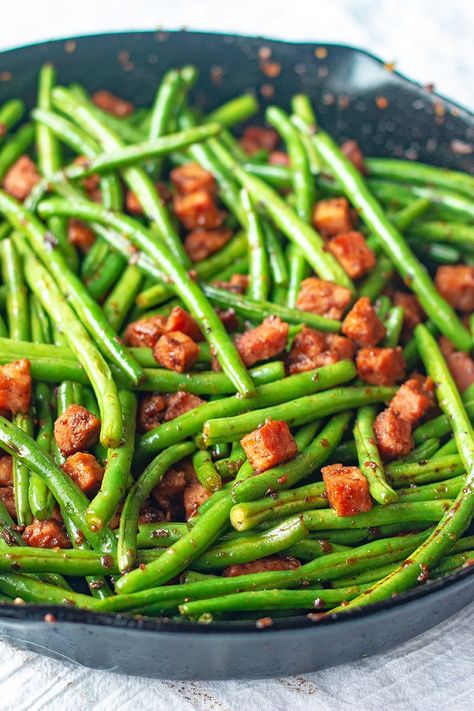 This low carb / keto ham and green beans recipe can be made as a side dish or enjoyed as an entree. It's really good & is ready in about 1/2 hour. Keto Ham Recipes, Green Beans With Ham, Green Beans And Ham, Beans With Ham, Beans And Ham, Ham And Green Beans, Ranch Pork Chops, Green Beans Recipe, How To Cook Ham