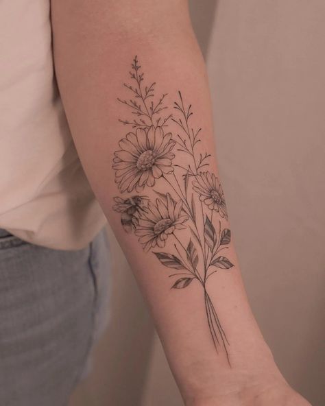 26 Pretty Daisy Tattoo Ideas to Inspire You in 2023 Tattoo Meanings Symbols, Daisy Flower Tattoo Designs, Daisy Tattoo Ideas, Daisy Flower Tattoo, Cosmos Tattoo, Daisy Tattoo Designs, Enough Tattoo, Daisy Flower Tattoos, Flower Bouquet Tattoo