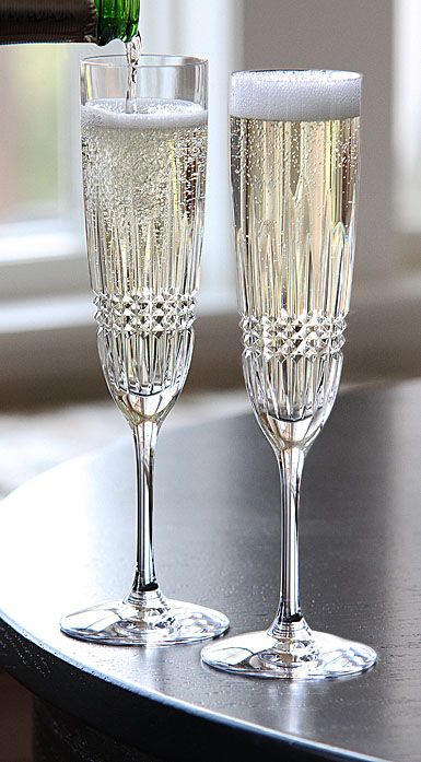 Waterford Lismore, Fotografi Vintage, Crystal Stemware, Crystal Glassware, Wedding Glasses, Waterford Crystal, Crystal Meanings, Champagne Glasses, Champagne Flutes