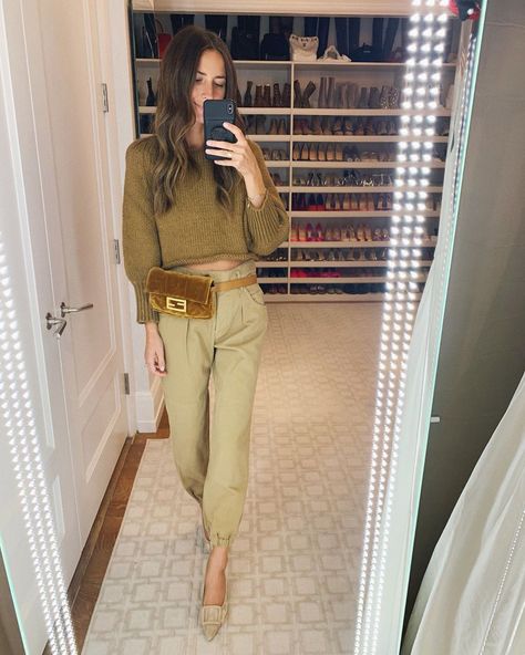 Arielle Charnas Style, Arielle Charnas, Life Vibes, Thanksgiving Outfit, Fall Winter Outfits, Cropped Sweater, Piece Of Clothing, Casual Looks, Winter Outfits