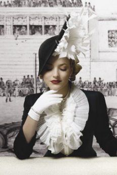 Glam vintage hat. I should throw a fancy hat party so I could wear something like this. Ascot Style, Philip Treacy Hats, Fashion Fotografie, Glamour Vintage, Philip Treacy, Hat Patterns, Skirt Maxi, Wearing A Hat, Vintage Hat