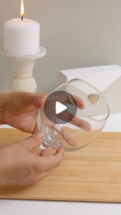 Decorating Wine Glasses Diy, Wine Glass Crafts Diy Ideas, Glass Candle Holders Decorating Ideas, Vidros Decorados Ideas, Wine Glass Candle Holder Diy, Wine Glass Decorating Ideas, Wine Glass Holder Diy, Wine Glass Ideas, Centerpieces With Wine Glasses