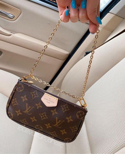 Tas Louis Vuitton, Ig Makeup, Tas Lv, Sac Louis Vuitton, Luxury Bags Collection, Girly Bags, Chanel Purse, Luxury Purses, Fancy Bags