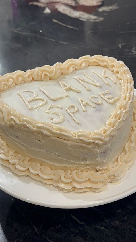 Blank Space Cake, Bolo Taylor Swift, Cake Sketch, 1989 Taylors Version, Taylor Swift Cake, Taylor Swift Birthday Party Ideas, 15th Birthday Cakes, 13 Birthday Cake, Sweet 16 Birthday Cake