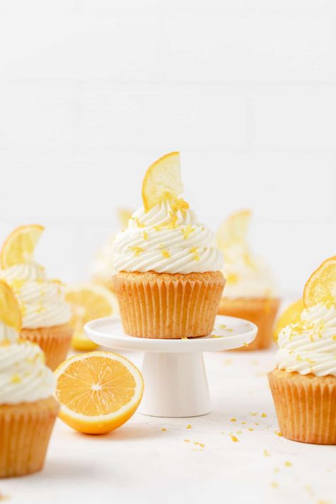 Classic Cupcake Recipe, Lemon Drizzle Cupcakes, Lemon Curd Cupcakes, Homemade Lemon Bars, Lemon Raspberry Cupcakes, Candied Lemon Slices, Lemon Cupcake Recipe, Lemon Buttercream Frosting, Spring Time Desserts