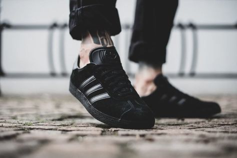 ADIDAS GAZELLE SUEDE “TRIPLE BLACK” $39.20 FREE SHIPPING sneakersteal.com/2018/07/05/adi… Adidas Originals Gazelle, Fresh Sneakers, Fashion Shoes Sneakers, Adidas Gazelle Sneaker, Triple Black, Adidas Superstar Sneaker, Adidas Gazelle, Black Outfit, Black Suede