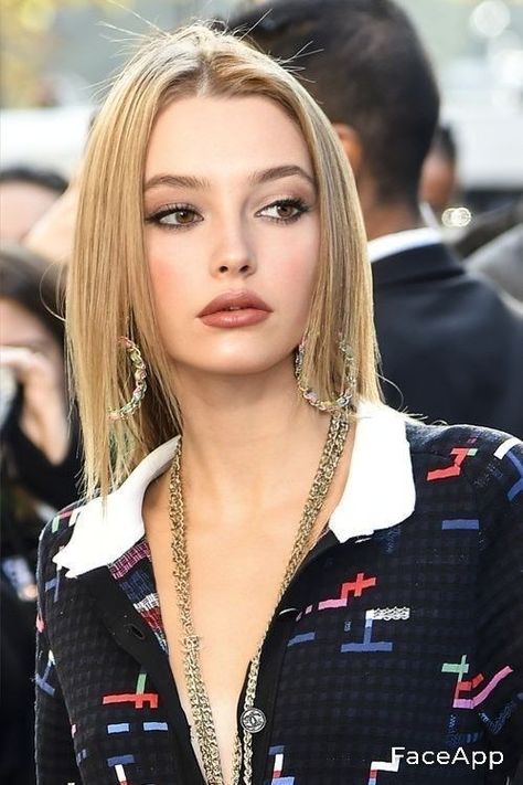 Faceapp Celebrities, Faceapp Face Claim, Madeline Cline, Blonde Female, Photos Of Celebrities, Black App, Lily Rose Depp, Blonde Women, Lily Rose