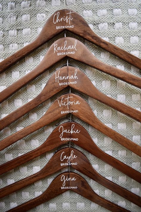 Yogi Wedding, Bridesmaid Hangers Diy, Diy Wedding Hangers, Bordeaux Wedding, Hangers Wedding, Bridal Party Hangers, Wedding Dress Hangers, Bridesmaid Hangers, Bridal Shower Gifts For Bride