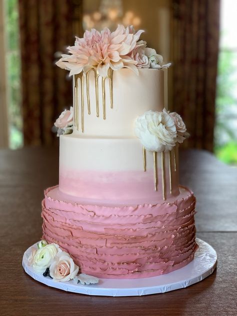 3 Tier Engagement Cake Designs, Gold Ganache, Ombre Buttercream, 25 Anniversary Cake, Quince Cakes, Fondant Ruffles, Quince Decor, Engagement Party Cake, Ganache Drip