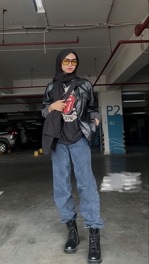 Outfit Jaket Hijab, Hijabi Concert Outfit Ideas, Hijab Rock Style, Hijab Outfit Concert, Outfit Jaket Kulit, Hijabi Concert Outfit, Concert Outfit Ideas Hijab, Hijab Outfit Jeans, Outfit Hijab Ideas