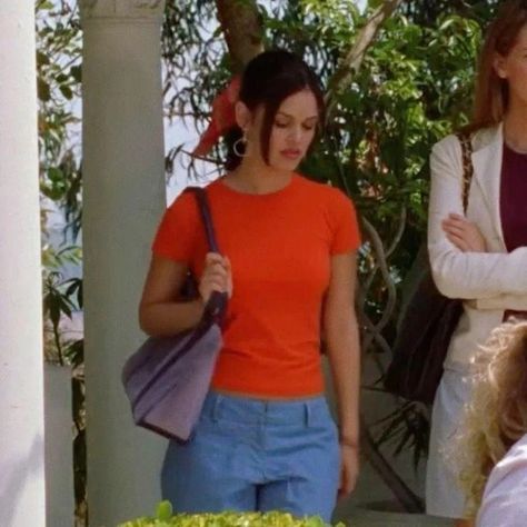 Summer Roberts: Fashion : r/TheOC Summer Oc Outfits, Summer Roberts Style, Summer Roberts Outfits The Oc, The Oc Summer Outfits, Summer Roberts Hair, Summer The Oc Outfits, Summer Roberts Aesthetic, Summer Roberts Outfits, Iconic Brunettes