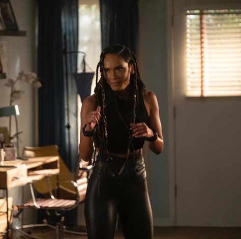 Maze Outfits From Lucifer, Mazikeen Smith Outfits, Mazikeen Outfits, Mazikeen Lucifer, Maze Smith, Maze Aesthetic, Mazikeen Smith, Lucifer Mazikeen, Maze Lucifer