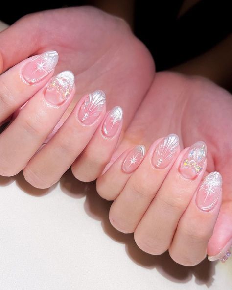 Stunning Short Square Nails for Summer 2024: Dominican Styles Almond Nails Asian Style, Seashell French Tip Nails, Korean Almond Nails Designs, Starfish Nails Design, Ocean Nails Designs, Nailart Simple Elegant, Ocean Nails Sea, Short Almond Nail Art, Almond Nails Designs Short