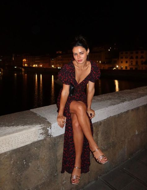 Chic Italian Summer Outfits, Italy In October Aesthetic, Italian Dinner Outfits Women, Italian Dinner Outfit Night, Italy September Outfit, Italy In October Outfits, Italian Inspired Outfits, Italian Spring Fashion, Italian Style Fashion Women