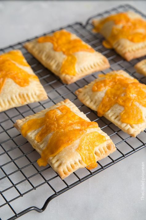 Not only are these ham and cheese breakfast tarts easy to prep, but they work well for breakfast on the go. Breakfast Pop Tarts, College Breakfast Ideas On The Go, Portable Breakfast Ideas, Savory Pop Tarts, College Breakfast, Breakfast Crowd, Frugal Dinners, Portable Meals, Breakfast Tarts