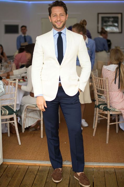 One of the world's most stylish men making the case for investing in an off-white blazer for the sun months. While you're at it, [link url="http://www.gq-magazine.co.uk/article/derek-blasberg-best-outfits-style"]steal a few more of his style moves[/link] by reading our article here. [i]Derek Blasberg is wearing Polo Ralph Lauren.[/i] Off White Blazer Outfit, White Blazer Outfit Men, White Blazer Outfit, White Blazer Men, Stylish Men Summer, White Blazer Outfits, Stylish Mens Haircuts, Off White Blazer, Most Stylish Men