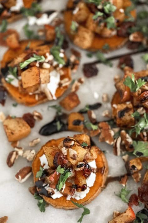 fall bruschetta on sweet potato crostini | Dash of Mandi Fall Bruschetta, Appetizer Recipes Christmas, Sweet Potato Crostini, Sweet Potato Appetizers, Crunchy Life, Harvest Dinner, Recipes Protein, Potato Appetizers, Thanksgiving Appetizer