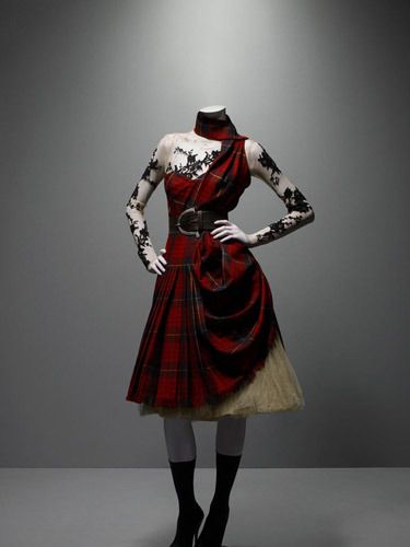 McQ.1800a%E2%80%93e.L Beauty Exhibition, Alexander Mcqueen Savage Beauty, Savage Beauty, Tartan Dress, Moda Vintage, Yohji Yamamoto, Mode Inspiration, Tartan Plaid, Costume Design