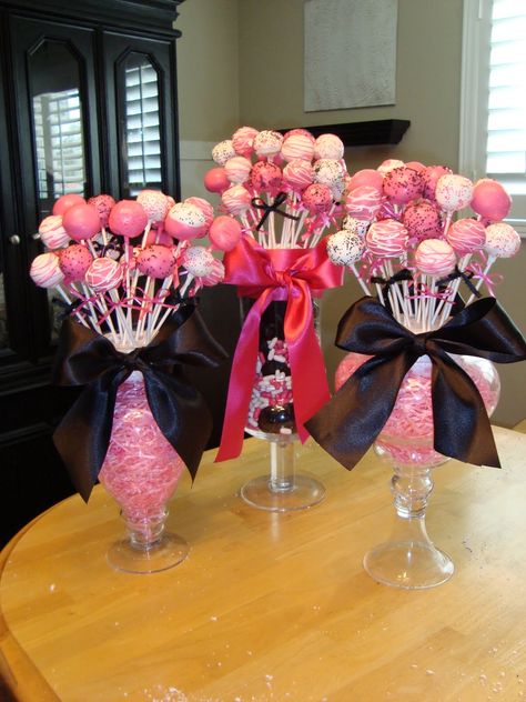 Cake pops in vases with styrofoam... cute centerpiece idea! Cake Pop Holder, Cake Pop Bouquet, Cake Pop Displays, Baby Shower Dessert Table, Shower Desserts, Baby Shower Desserts, Candy Table, Candy Bouquet, Cake Balls