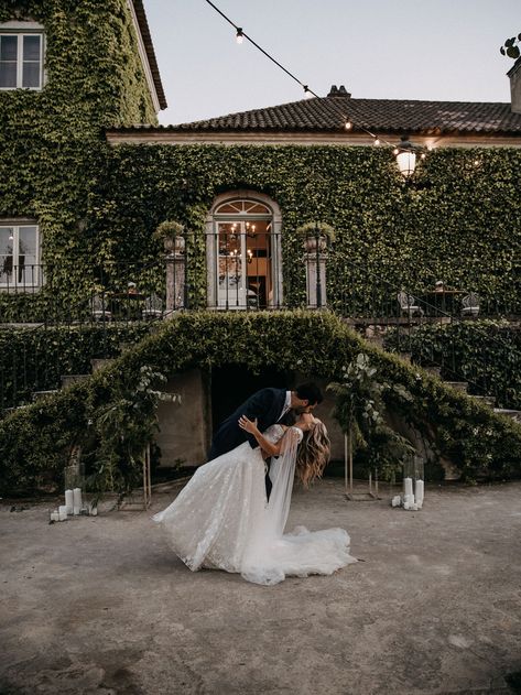 Enchanting celestial themed wedding at the historic Solar de Pancas in Portugal | Real Weddings | 100 Layer Cake Celestial Themed Wedding, London Elopement, Portugal Wedding Venues, California Ranch Wedding, Joshua Tree Wedding, California Ranch, Bear Cake, Modern Party, Tent Reception