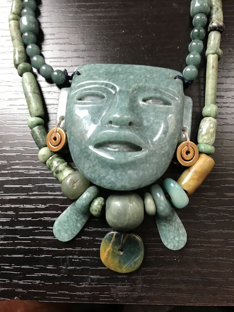 Pre-Columbian Jade Mesoamerican Jewelry, Mayan Jewelry, Aztec Jewelry, Ancient Artefacts, Ancient Jewels, Maya Art, Ancient Aztecs, Mayan Art, Ancient Jewellery