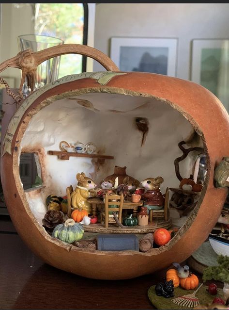 Pumpkin Dioramas, Fall Diorama, Pumpkin Dollhouse, Pumpkin Diorama, Pumpkin Fairy House, Stylish Bedroom Ideas, Art Decor Ideas, Halloween Fairy Garden, Halloween Diorama