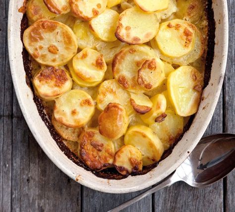 Annabel Langbein Potato Gratin with Gruyere and Garlic Recipe Potato Toppings, Fish Pie, Potato Gratin, Potato Pie, Scalloped Potatoes, Crispy Potatoes, Classic Dishes, French Food, Chicken And Vegetables