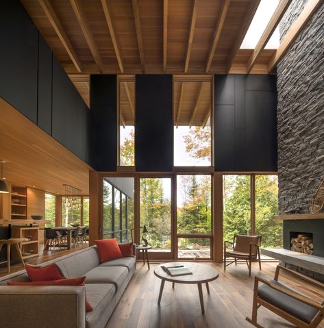 Dwell - This Award-Winning Cabin Is a Relaxing Antidote to City Living Bohlin Cywinski Jackson, Japanese Home Design, Modernist House, Wooden Architecture, Wooden Ceilings, Asian Decor, Contemporary House Design, City Living, Fireplace Design