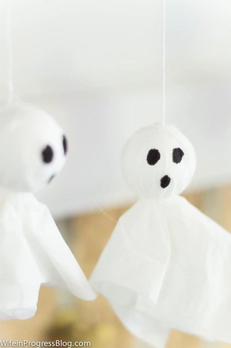 This ghost garland is super easy to make with just tissues and foam balls. Kids will have a blast drawing the faces on and hanging them around the house this Halloween! #halloween #craft #diy #kidfriendly Hanging Ghosts Diy, Diy Hanging Ghost, Ghost Garland Diy, Ghost Crafts Preschool, Halloween Ghost Garland, Halloween Craft Diy, Diy Halloween Tree, Halloween Crafts Diy, Blast Drawing